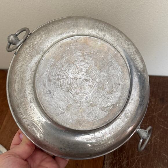 Vintage Hammered Aluminum Casserole Dish & Vintage Pryex 1.5 qt Glass Bowl - Picture 10 of 10